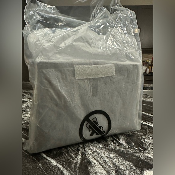 NEW Michael Kors Trisha M Signature Logo Canvas Crossbody Bag - Picture 3 of 7